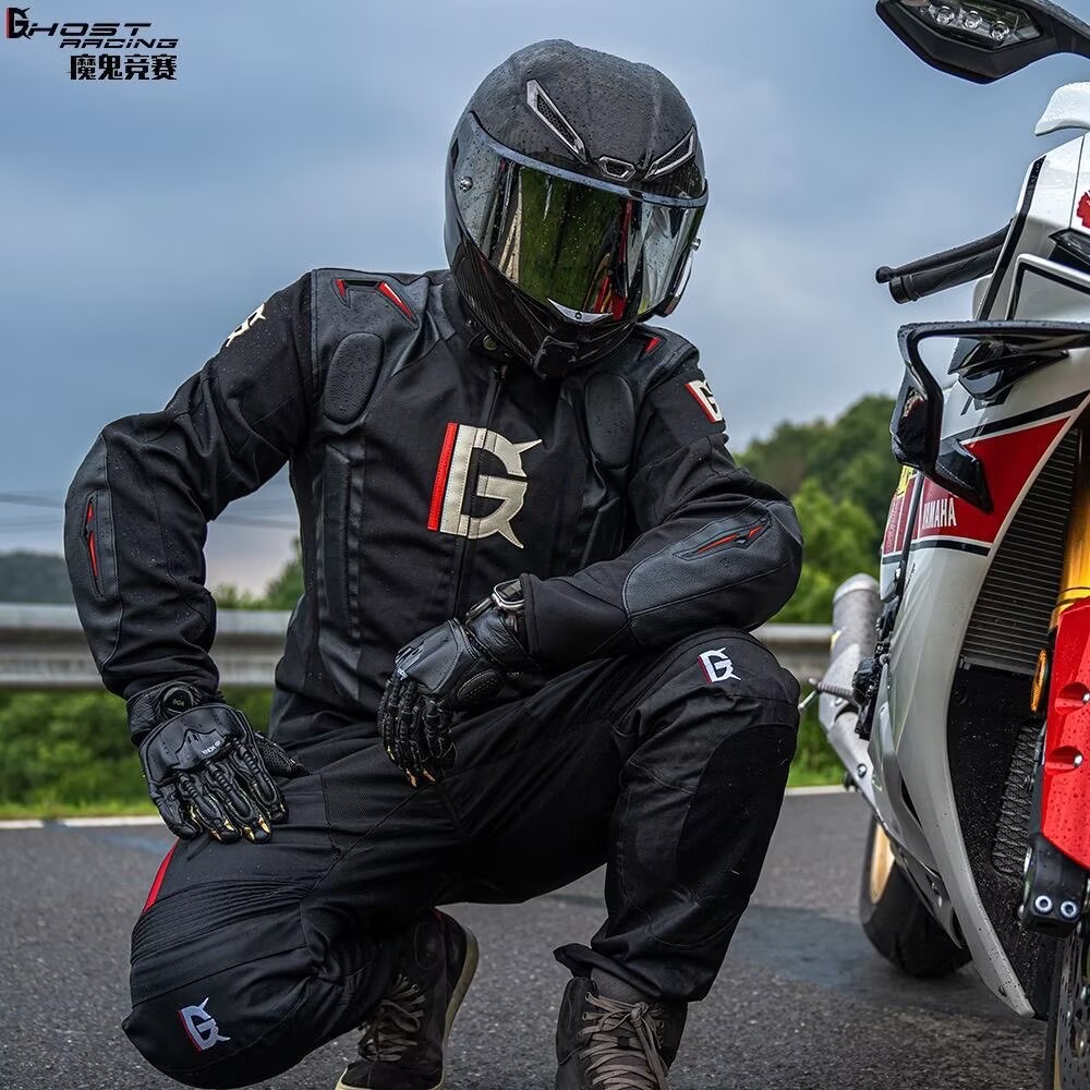 Motorcycle Gear With Airbag - Zestaw kombinezonów motocyklowych z wypukłym miejscem